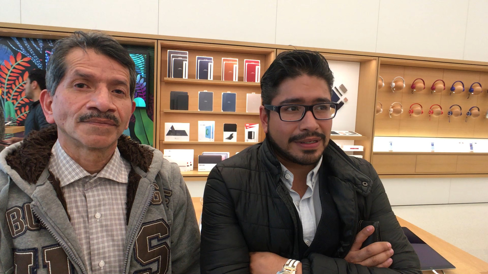 Juntos, en familia, aguantaron más de 20 horas formados.