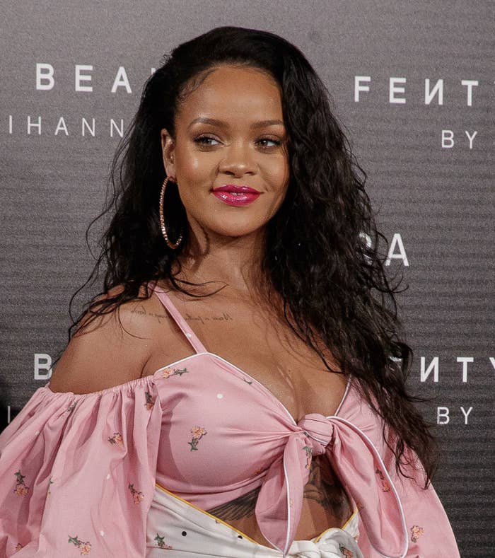 Rihanna Tells A Fan Why She Didn't Use Any Transgender Models For Her Fenty  Beauty Campaign