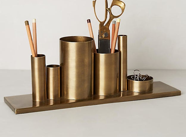 A *tubular* organizer to tidy up your desk.