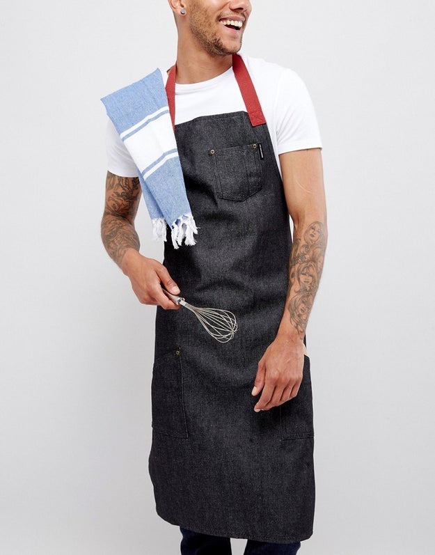 A sturdy chef's apron with simple, beautiful details to prevent all kinds of clothes-ruining stains.