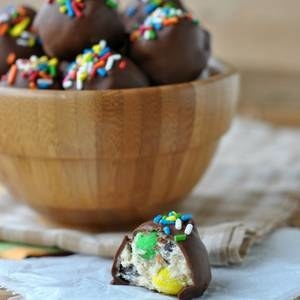 https://www.shugarysweets.com/2013/07/monster-cookie-dough-truffles
