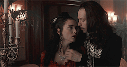 En la historia clásica de Bram Stoker, Winona interpreta a Mina, el objeto de deseo de Dracula, en su papel más gótico.Por qué te gustará: por la misma razón que estás en #teamsteve