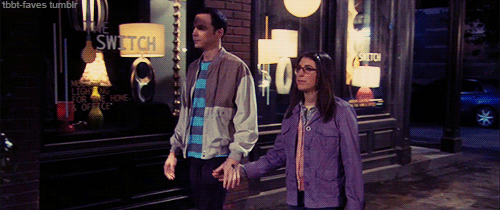 Quem disse que não dá para se declarar com a ajuda do Sheldon?