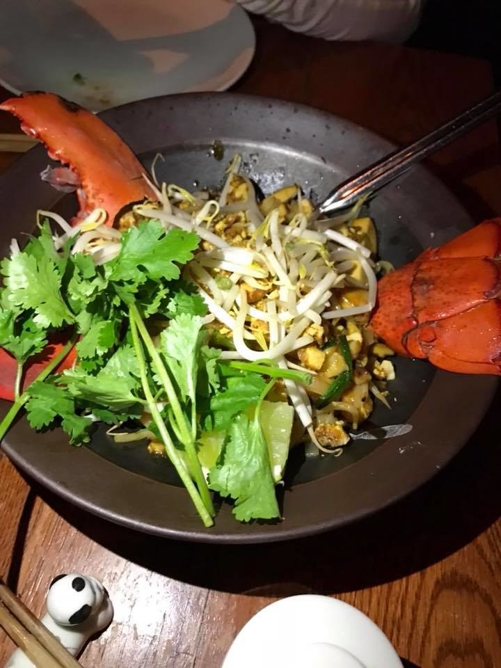 Seasoned and sauteed with brandy, this dish - as the name suggests - could possibly get you drunk! Maybe not...but either way, the dish features flat rice noodles with generous amount of sweet, succulent lobster meat, tofu, and scallions topped with bean sprouts, cilantro, and cashew.