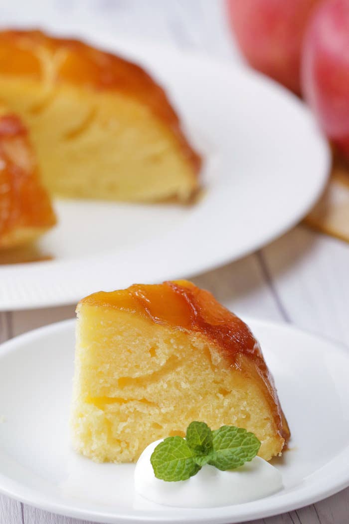 炊飯器で簡単 つやつやりんごのチーズケーキ