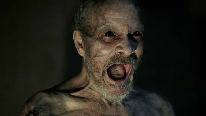 Es una aterradora historia sobre lo que es capaz de hacer una persona con tal de proteger a su familia. La película, de estética oscura, está llena de suspenso y actuaciones brillantes que mantendrán tu corazón latiendo más rápido que de costumbre. Rotten Tomatoes: 88%
