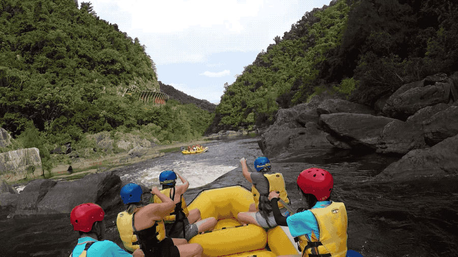 White water rafting means that it's time to get soaked! And when I say soaked, I mean it. It takes quite some effort, especially when you get stuck and you get the instruction to "jiggle" to boat loose. I was already pretty exhausted after the first few minutes (it might have been because we got stuck quite often), but it was a hell of an adventure and the time went by way too fast!