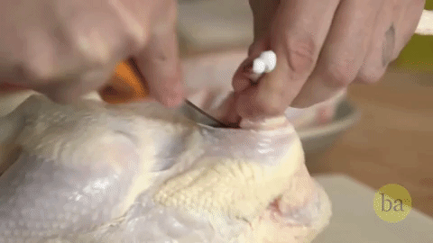 «Apprenez à couper un poulet entier et congelez-le. Notez la date de congélation afin de savoir depuis combien de temps il se trouve au congélateur, et cela est moins cher que de l'acheter déjà coupé.»— DutchTritanDécouvrez comment ici.