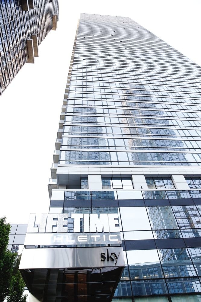 Opened in June 2016, Life Time Athletic at Sky is a 70,000-square-foot fitness club that features all the luxe amenities you have ever wanted. The facility at Sky - cited as New York City's largest residential building - is the first location in Manhattan by this growing national wellness brand and was created in partnership with real estate firm The Moinian Group and design firm Rockwell Group.