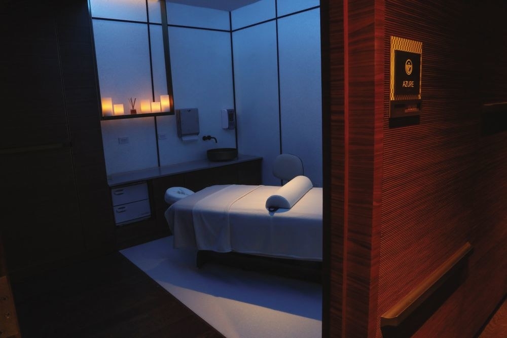 Life Time Athletic at Sky is not only a place to exercise and get fit, but also to relax and treat your body. The full-service spa offers everything from rejuvenating massage therapy to help expedite recovery between workouts, skin care and facials for hydrated, healthy skin, as well as salon/nail services.