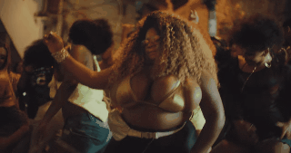 Ela contou que andou de avião pela primeira vez para ir ao Rio de Janeiro e participar da gravação do clipe.