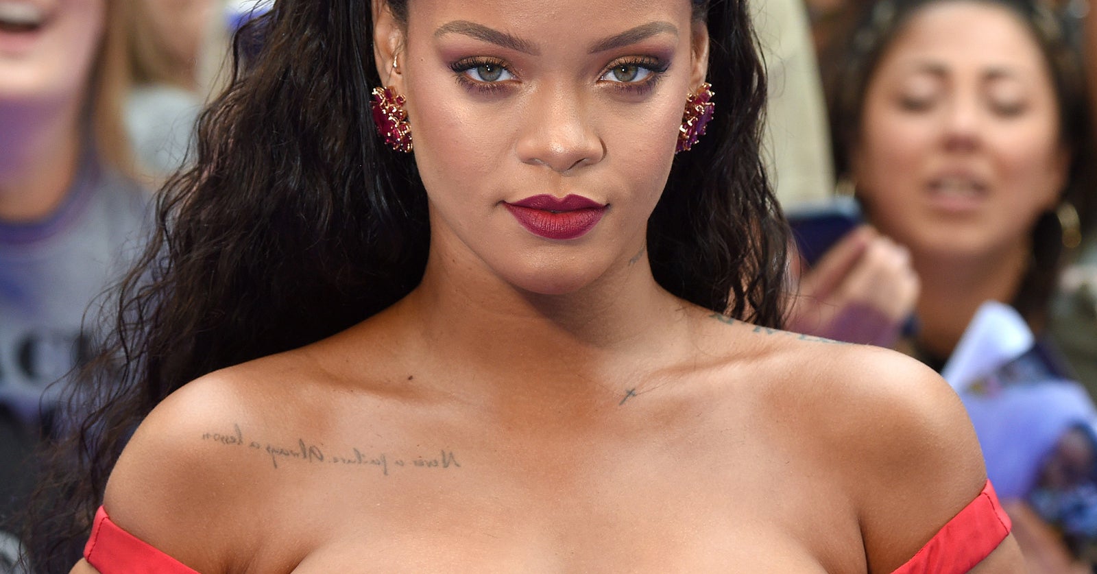 Hispanic Black Celebrity Porn Captions - Why Rihanna's Red Lipstick Line Is So Groundbreaking