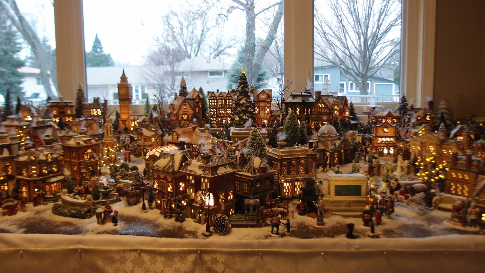 Miniature Christmas village displays are still a big deal in the US, Features