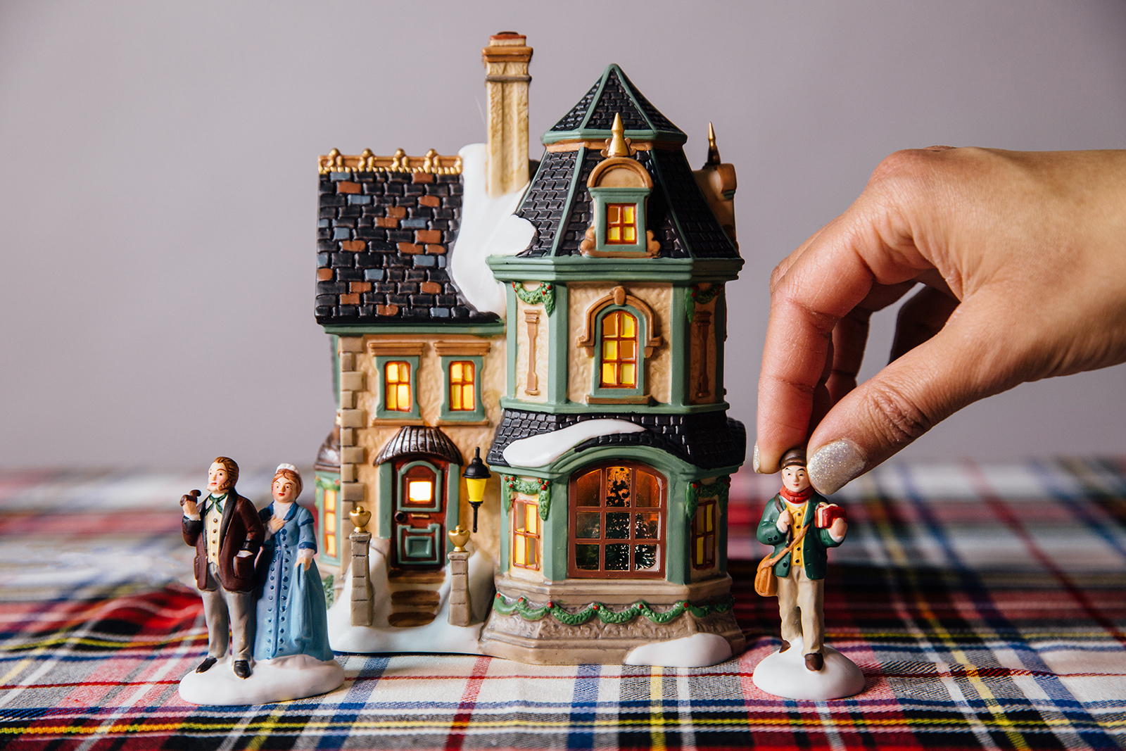 Miniature Dollhouse FAIRY GARDEN Christmas ~ TINY 1"  Snow Village Manor House 