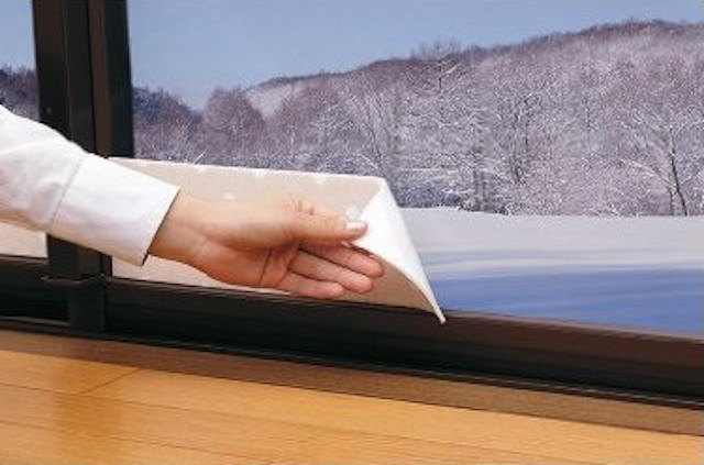 「暖房つけると窓がビショビショ…」冬の結露を予防する対策グッズ 6選