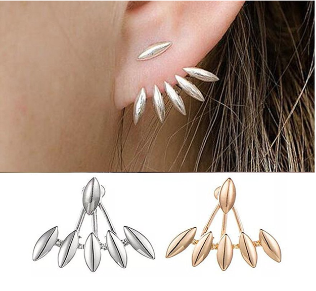 A pair of earring studs that are simple yet oh so purty.