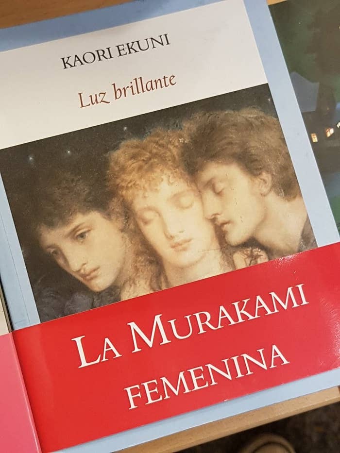 La gente está criticando a esta editorial por utilizar una descripción