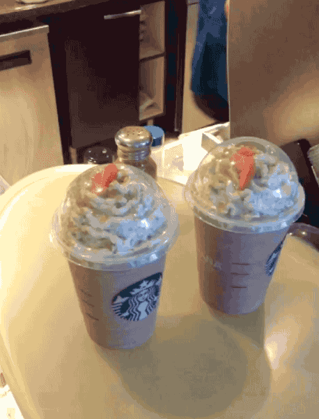 • The Frap is sweet, minty, and festive AF.• The whipped cream has the texture of cream cheese, but a nice matcha aftertaste. •The cranberry crunch on top of the whipped cream is 💯.