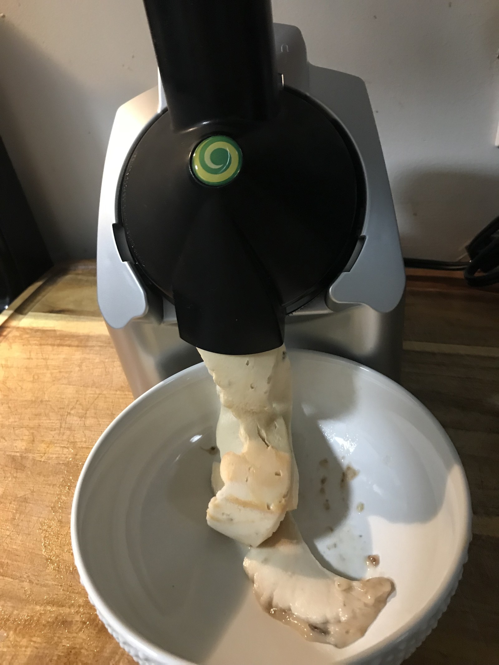 YONANAS FROZEN TREAT MAKER - Soft Serve Ice Cream Maker Review