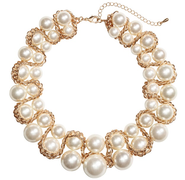 A gorgeous pearl necklace fit for a queen.