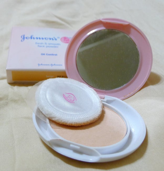 You prevented oiliness with the help of your handy Johnson's Pure Essentials Face Powder.