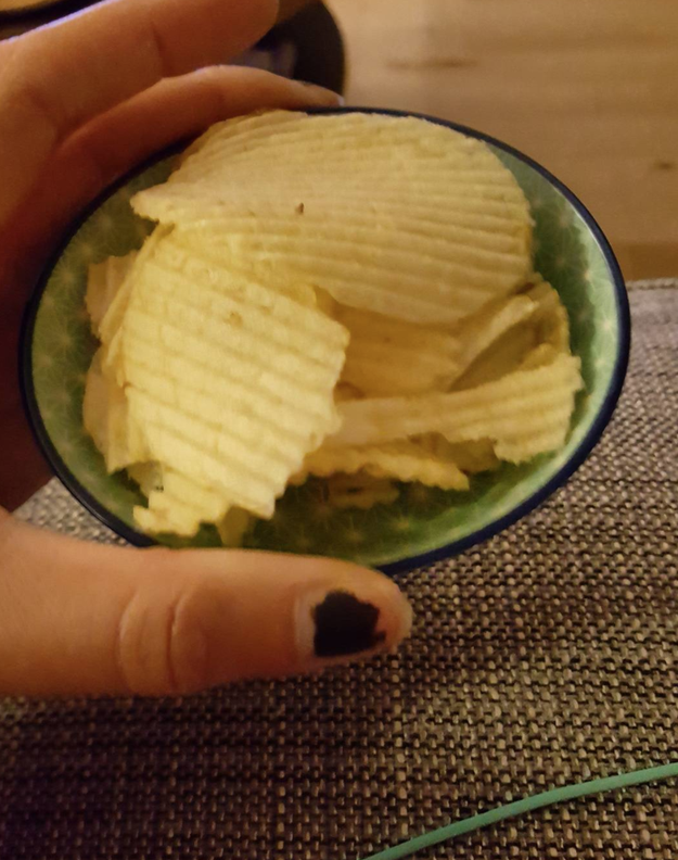 This boyfriend who brought his S.O. a bowl of chips and...yeah, no.