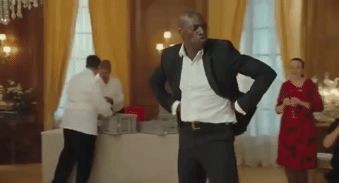 Vous vous souvenez forcément de cette séquence d'Intouchables où le personnage d'Omar Sy danse sur un titre de Earth, Wind & Fire. Eh bien, figurez-vous que cette scène, devenue culte, a été tournée en une seule prise, à l'aide de deux caméras, et sans aucune répétition. C'est ce qu'on appelle le talent.