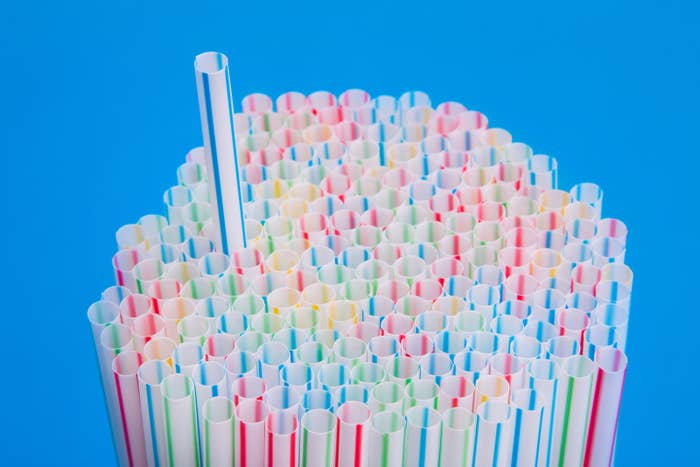 Do people really have this much trouble with straws? : r/Vine