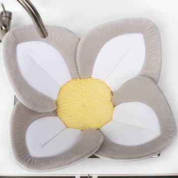 Non-slip bath padding in shape of flower inside sink