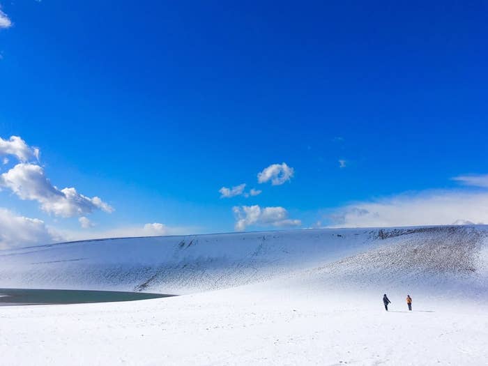雪に包まれた鳥取砂丘が美しい 日本とは思えない の声