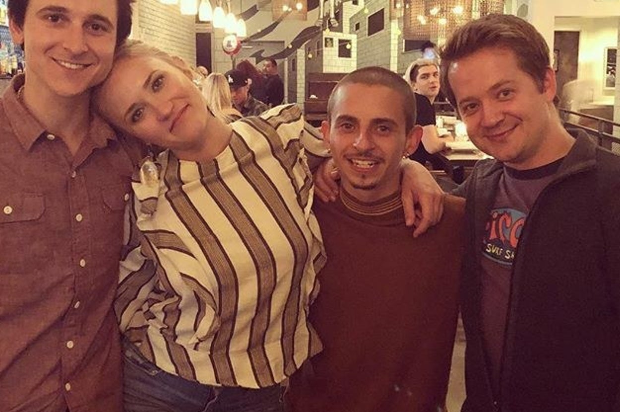 Miley Cyrus Tweeted A Short, But Sweet, Message To The Cast Of \, image size:1250x830