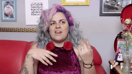 Ela fala sobre isso neste vídeo, que ela postou na quinta (11) no seu canal "Nunca te Pedi Nada".