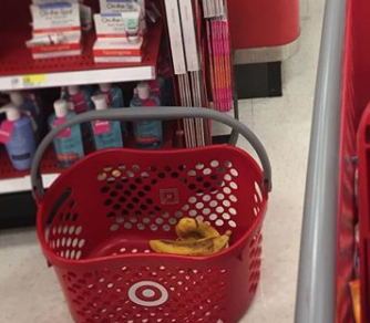 19 Photos That Will Make Any Retail Worker Stop, Close Their Eyes, And ...