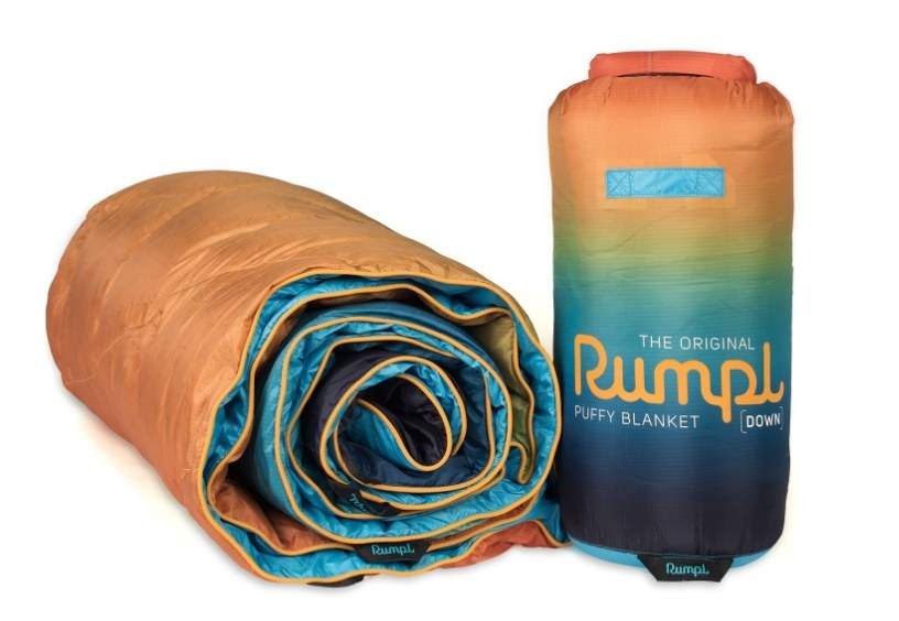 Filled with a sustainably sourced 600 fill duck down insulation, the Down Puffy is the warmest, travel-ready blanket that is perfect for long distance trips, backpacking, or whenever saving space is a priority. The Down Puffy blanket compresses to an easily-packable size and unfolds to cover even the tallest trekker, wherever they land after a long day.