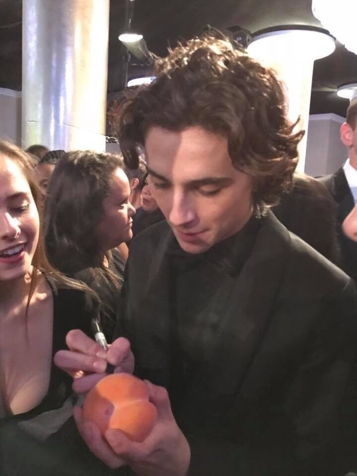 messy hair is love🤗 - The King of peaches - Timothée Chalamet