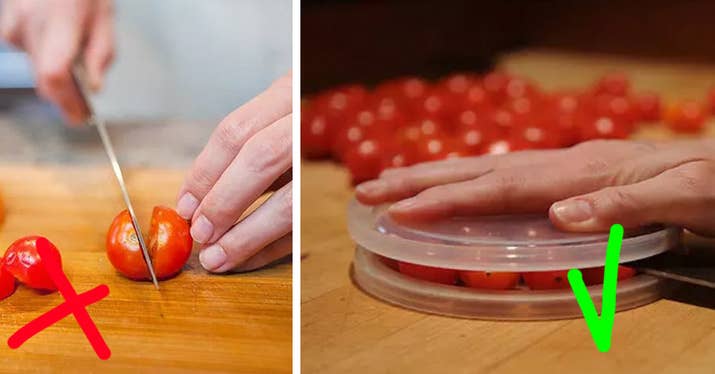 Cómo deberías hacerlo: coge dos platos o tapas de plástico y pon todos los tomates cherry que puedas en medio. Sujeta bien la tapa de arriba y pasa un cuchillo por los tomates; así los cortas todos a la vez.