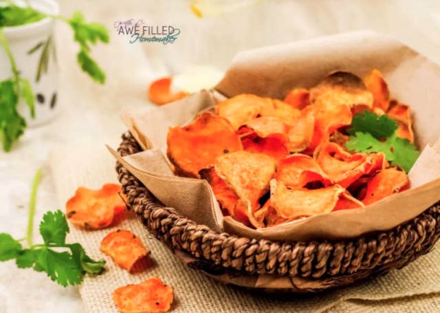 The Airfryer was honestly MADE for the humble potato, and we are here for these crispy sweet potato chips. ? Recipe here.