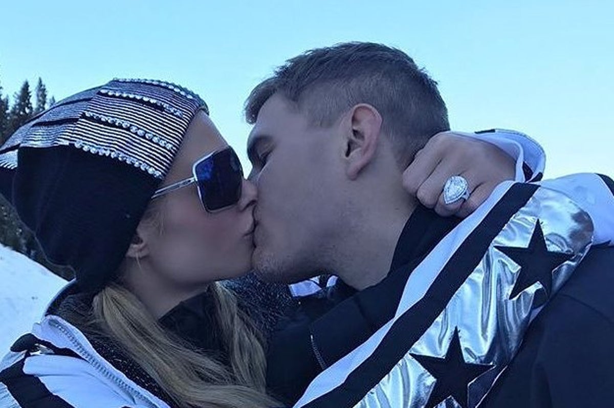 Paris Hilton Just Got Engaged, And Holy Shit Her Ring Is Massive