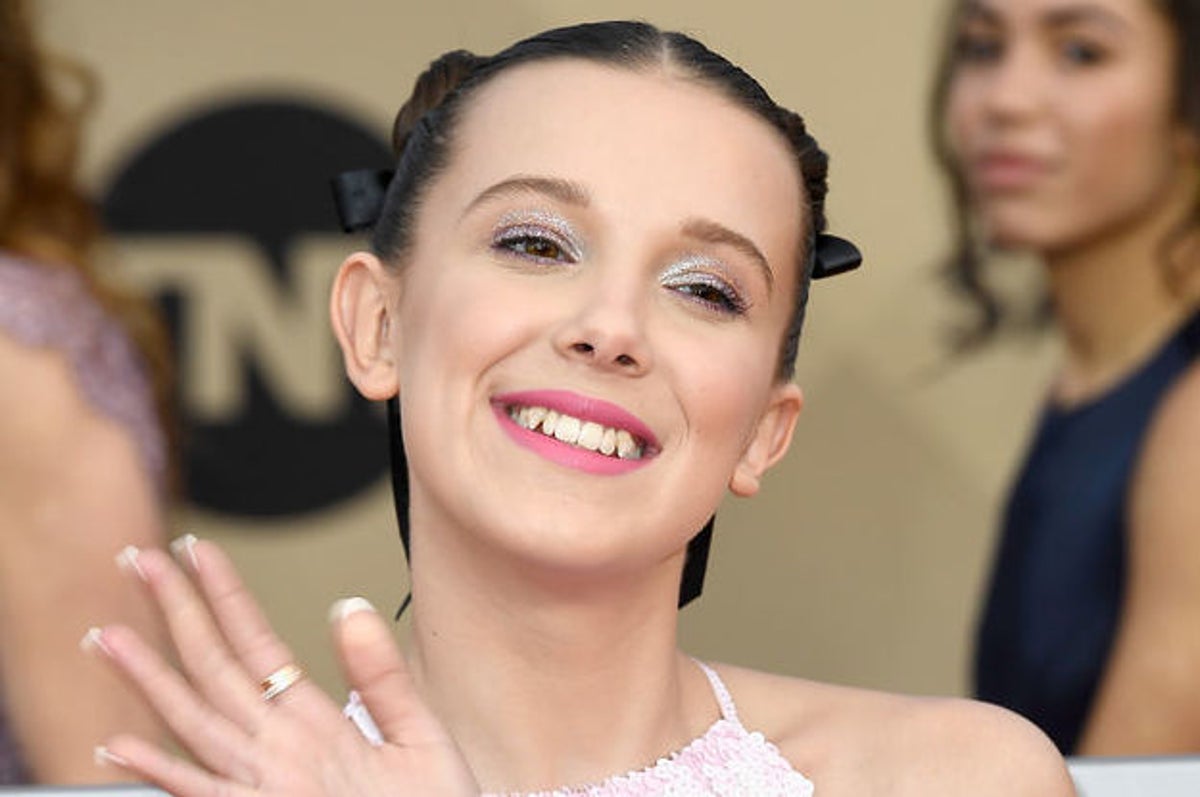 SAG 2018 Awards: Millie Bobbie Brown Nail Art