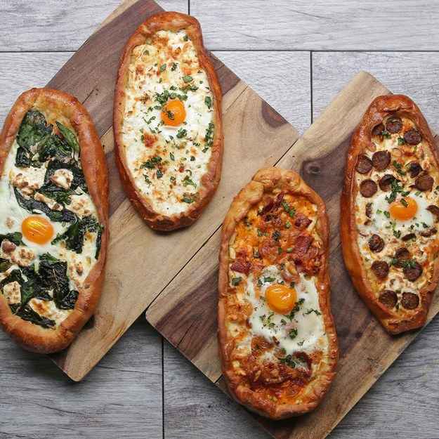 3 pizza boatsINGREDIENTS100 g (1 cup) shredded mozzarella cheese113 g (1 cup) feta cheese, crumbled450 g (1 lb) pizza dough, divided into 3 portions1 tablespoon olive oilEgg wash3 eggPREPARATION1. Preheat oven to 425ËF (220ËC).2. In a small mixing bowl combine the mozzarella and feta and set aside.3. On a large floured surface, roll out the pizza dough to an oval roughly 10 inches (25 centimeters) in length.4. Transfer the dough to a parchment paper-lined baking sheet.5. Cover surface of dough with olive oil and spoon on cheese mixture leaving a 1 inch margin around the outside of the dough.6. Fold in the 1 inch margin creating a crust around the cheese.7. Brush the crust with egg wash.8. Bake for 10 minutes.9. Remove the baking sheet from oven and with a knife spread out some of the melted cheese in the center of the pizza boat and crack an egg into it.10. Turn down heat to 400ËF (200ËC).11. Bake for an additional 6-8 minutes.12. Enjoy!