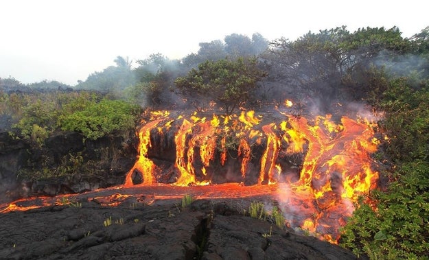 This is a damn LAVAFALL (lava waterfall):