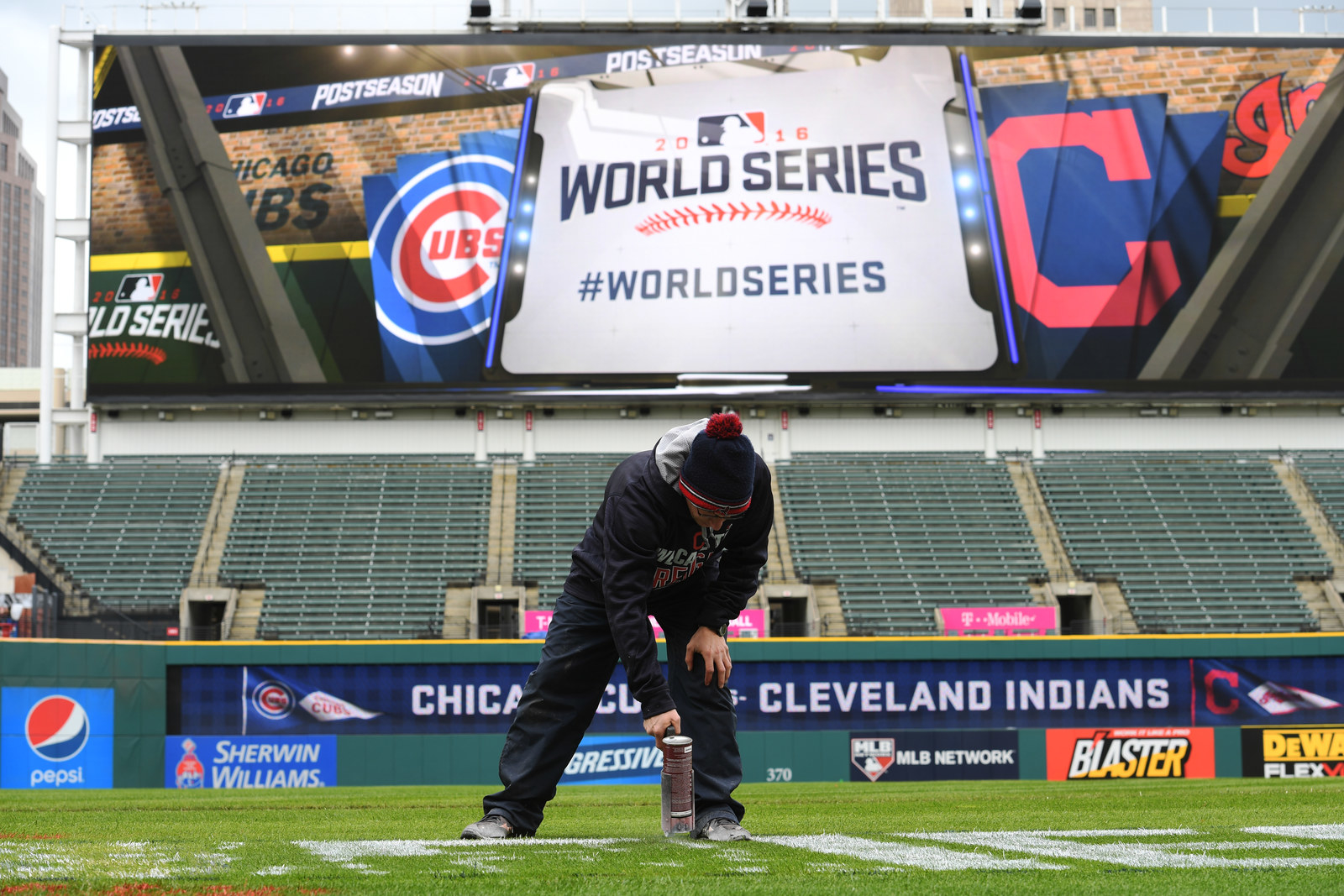 Cleveland Indians working on solution to Chief Wahoo logo with MLB - ESPN