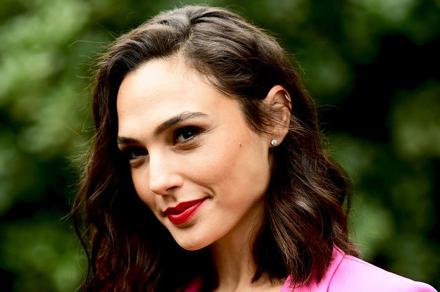 Let's Welcome 2018 With New Pictures Of Gal Gadot, SHALL WE???!?!?!