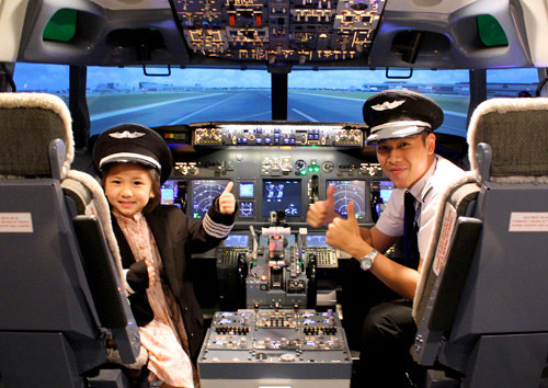 Don’t forget to take you would-be-pilot kid to the flight simulator in Gateway Ekamai Shopping Mall. Offering a real-life experience in a replica of a Boeing 737, functioning computers and even avionics, this also lets the kids to try out take-offs, landings and more. If you are based in a property such as Emporium Suites by Chatrium, the Gateway Ekamai Shopping Mall is only 11 minutes away!