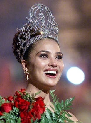 The 11 Answers That Won These Women The Miss India Crown Usa also barged into the already crowded frontrunner list by bestowing the miss usa 2018 title to sarah rose summers. miss india crown