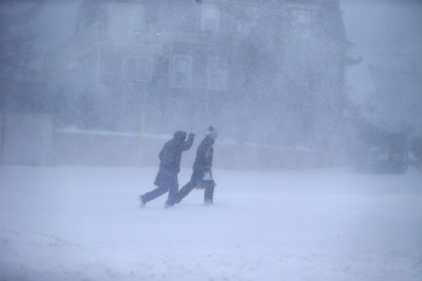 16 Bone-Chilling Pictures Of The "Bomb Cyclone" Pounding The East Coast