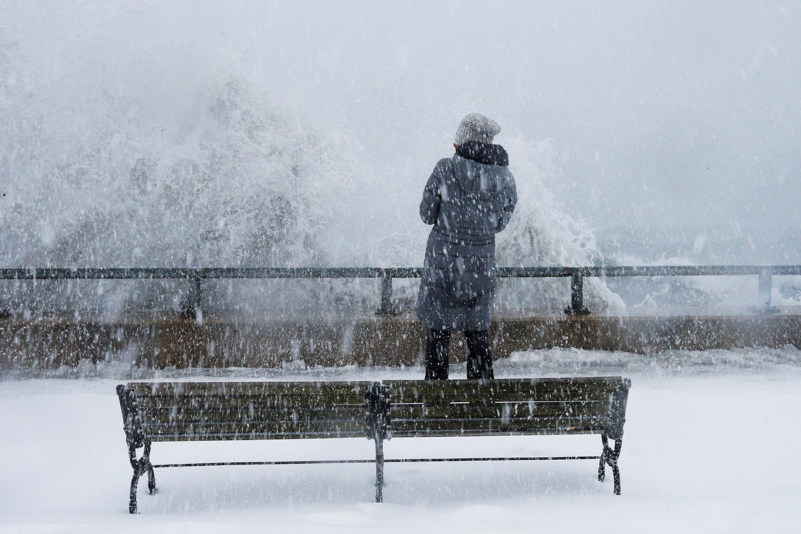 16 Bone-Chilling Pictures Of The "Bomb Cyclone" Pounding The East Coast