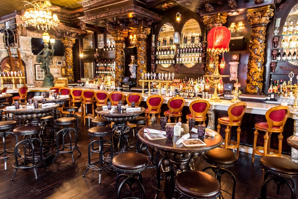 Upon stepping into Oscar Wilde in Manhattan's NoMad neighborhood, guets are immediately awe-stricken by the elaborate space. The historic building itself -- designed in 1909 and formerly used as Prohibition Enforcement HQ -- features an ensemble of extraoridnary art and objects. Additionally, Oscar Wilde has the longest bar in NYC (measuring at 118.5 feet), as well as French fireplace and Grandfather clock dating back to the 1800s.