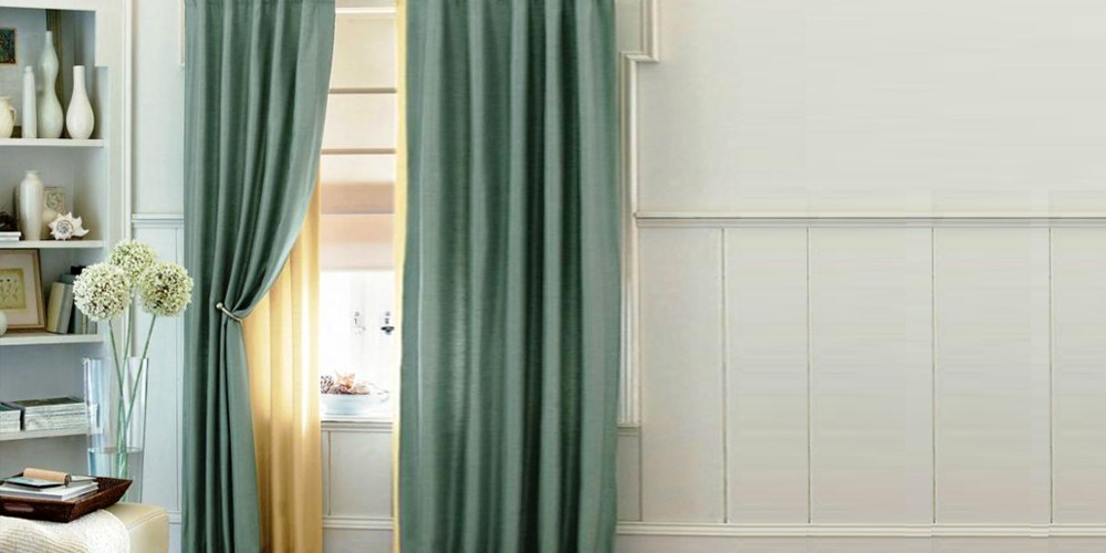 Other than your expensively explicit furniture, making a few replacements in the surroundings might really help to make your dining room visually mesmerizing. Throw off your old and raggy blunt curtains away for a new pair of vibrant curtains. Vibrant colors will look great with your incommodious dining room and will make them look spacious and demanding.