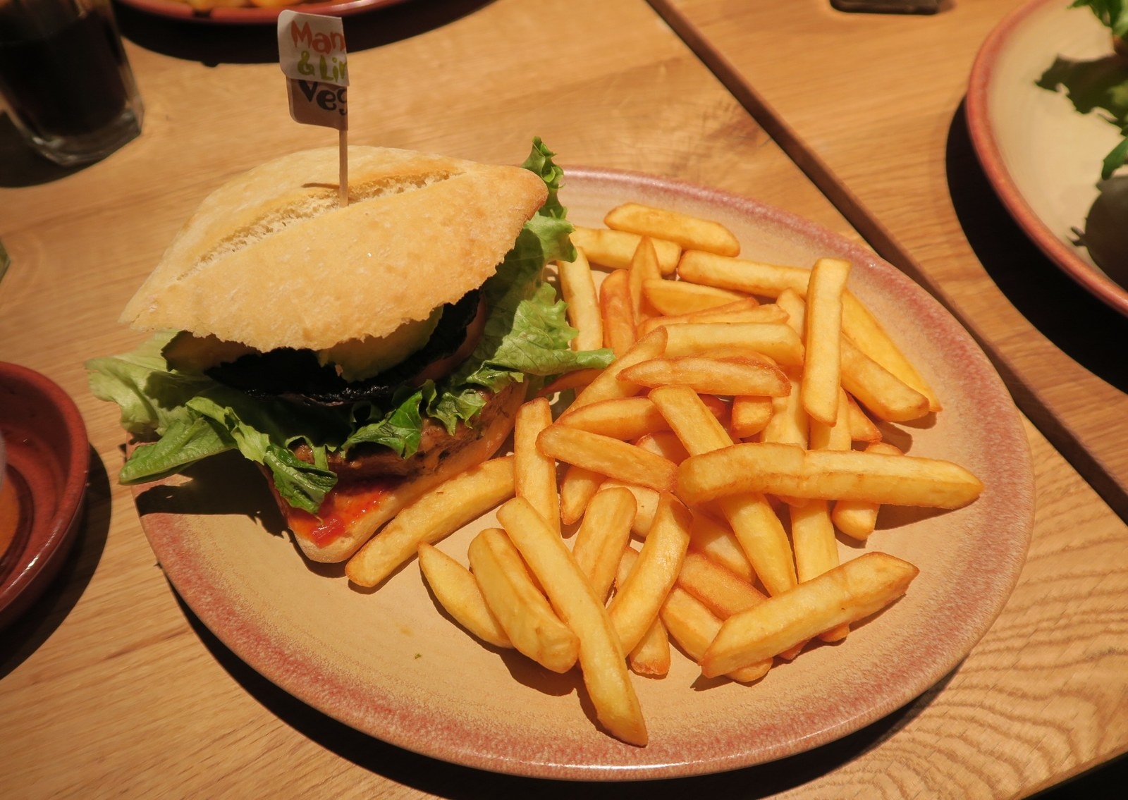 The South African chain is famous for its peri-peri chicken. However, Nando’s offers a great vegetarian menu, with most of the options also being suitable for vegans! The Veggie Burger, Pitta or Wrap are all suitable as long as you ask for no mayo, as is the Portobello Mushroom option as long as you specify no halloumi or mayo. For healthier options, vegans can order the Supergrain Salad without dressing and the Quinoa and Mediterranean Salad without feta. Vegan friendly starters include the Houmous with Peri-Peri Drizzle, Spicy Mixed Olives and the Peri-Peri Nuts while diners can also add fries (regular and peri-salted), garlic bread, sweet potato wedges (without dips) and chargrilled veg to their meal knowing that no animals were harmed in their preparation! In addition, Nando’s promises that all its meat free products are cooked on a separate grill, though the restaurant does recommend you telling their team you are vegan so that they are extra careful.